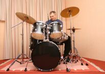 http://www.hearandplay.com/drummer1.jpg